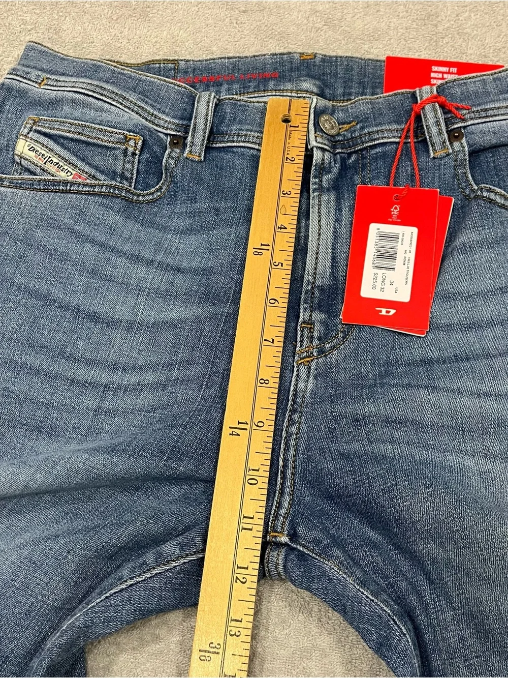 NWT Men’s Diesel 1983-09C01 Light Wash Denim Size 34x32 Raw Hem W/ Defect (Read)